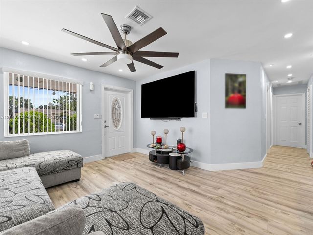 6432 Perry Street, Hollywood, FL 33024