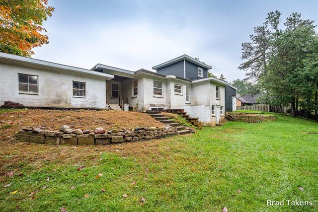 1559 Laughlin Drive, Grand Rapids, MI 49504
