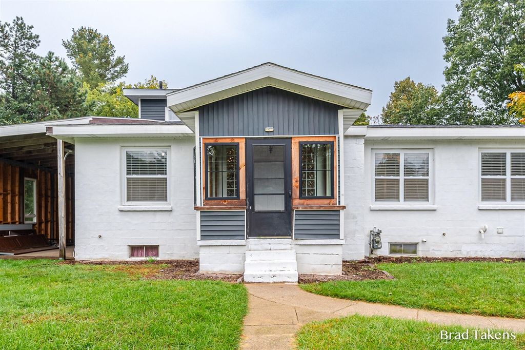 1559 Laughlin Drive, Grand Rapids, MI 49504