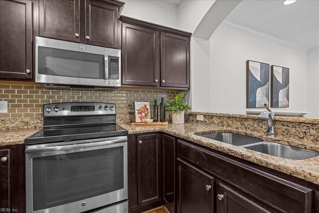 8118 Ships Crossing RD, Norfolk, VA 23518