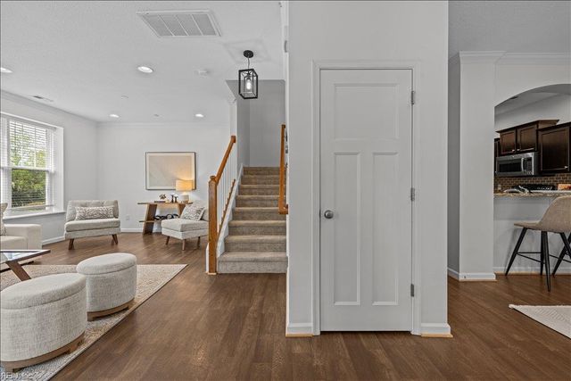 8118 Ships Crossing RD, Norfolk, VA 23518