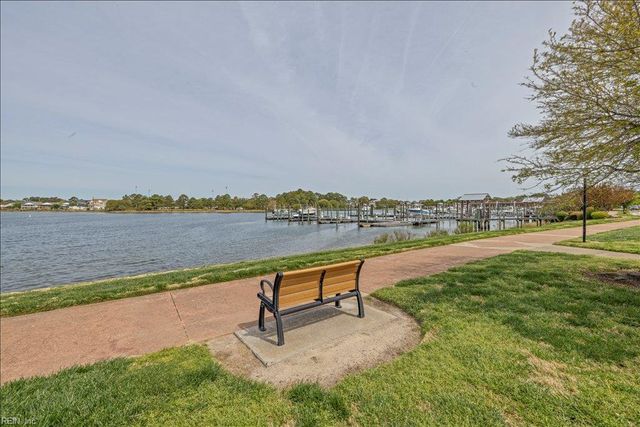 8118 Ships Crossing RD, Norfolk, VA 23518