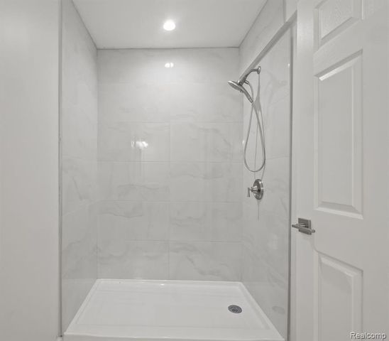 34 Cross Street 1, Auburn Hills, MI 48326