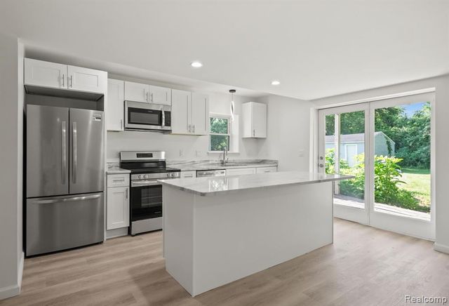 34 Cross Street 1, Auburn Hills, MI 48326