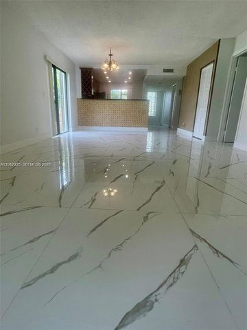 403 Lakeview Dr 106, Weston, FL 33326