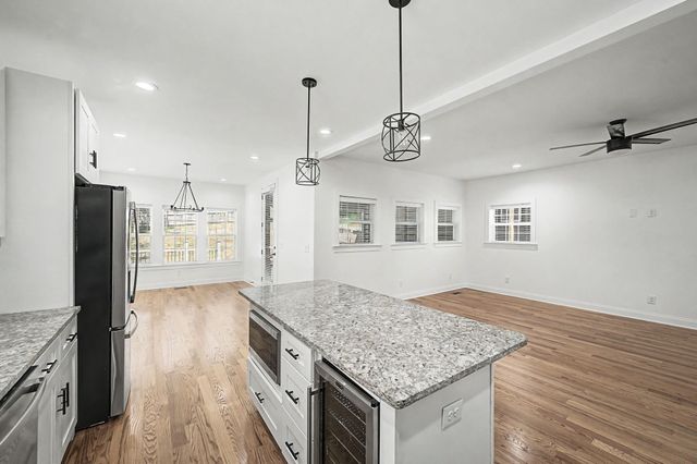 1518B Dugger Dr, Nashville, TN 37206