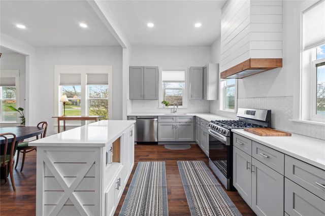 1120 Vance ST, Taylor, TX 76574