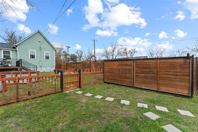 1120 Vance ST, Taylor, TX 76574