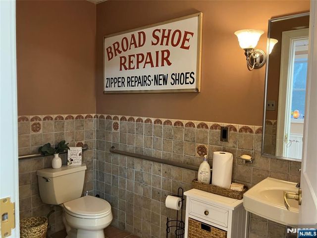 328 Broad Avenue, Leonia, NJ 07605