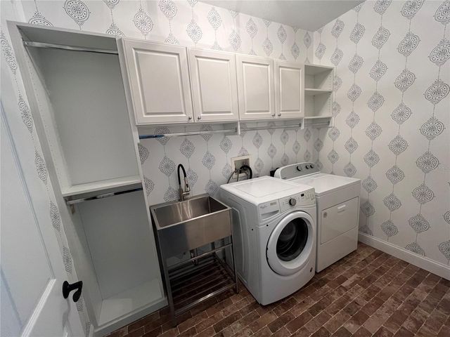 3820 W SAN LUIS STREET, Tampa, FL 33629
