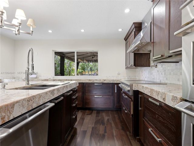 8500 SW 70th St, Miami, FL 33143