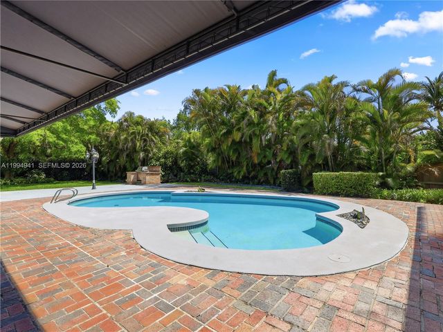 8500 SW 70th St, Miami, FL 33143