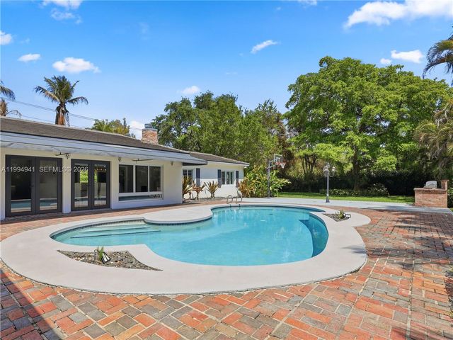 8500 SW 70th St, Miami, FL 33143