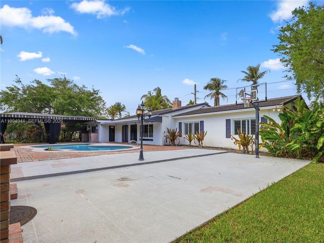 8500 SW 70th St, Miami, FL 33143