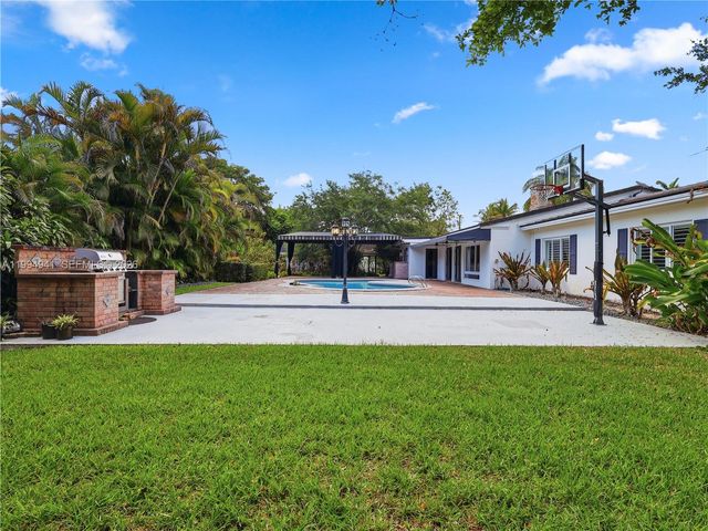 8500 SW 70th St, Miami, FL 33143