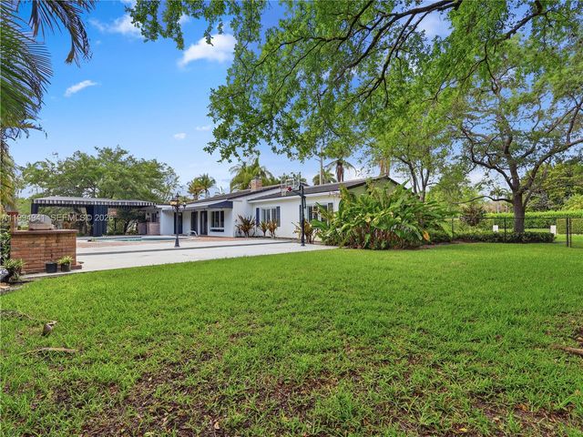 8500 SW 70th St, Miami, FL 33143