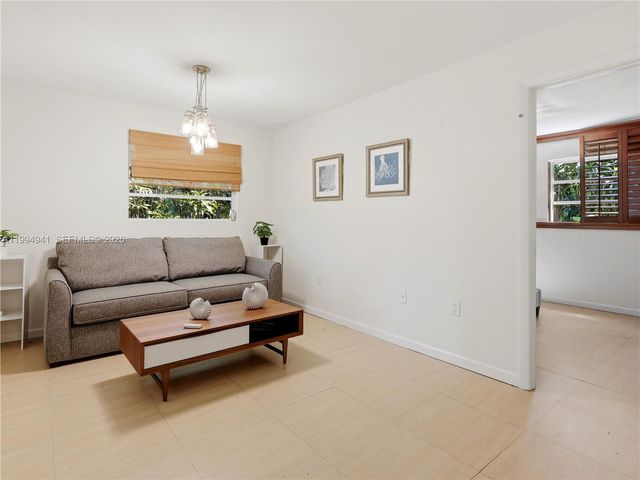 8500 SW 70th St, Miami, FL 33143