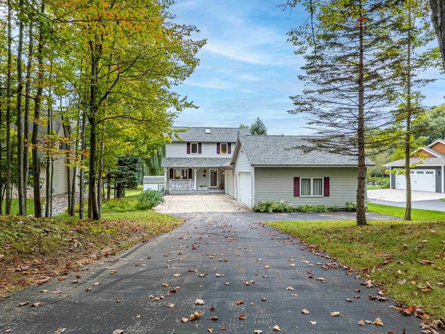 4636 W Salisbury Drive, Gladwin, MI 48624