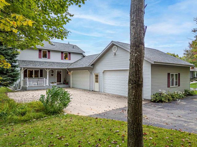 4636 W Salisbury Drive, Gladwin, MI 48624