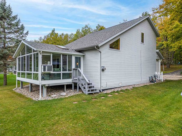 4636 W Salisbury Drive, Gladwin, MI 48624