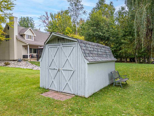4636 W Salisbury Drive, Gladwin, MI 48624