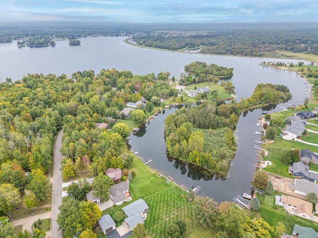 4636 W Salisbury Drive, Gladwin, MI 48624