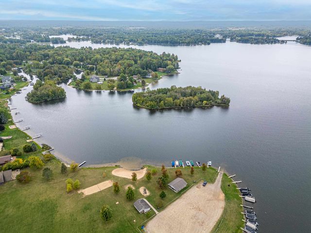 4636 W Salisbury Drive, Gladwin, MI 48624