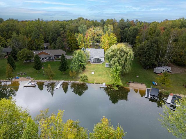 4636 W Salisbury Drive, Gladwin, MI 48624