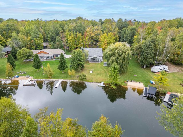 4636 W Salisbury Drive, Gladwin, MI 48624