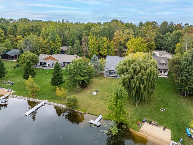 4636 W Salisbury Drive, Gladwin, MI 48624