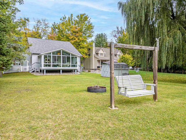 4636 W Salisbury Drive, Gladwin, MI 48624