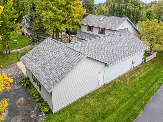 4636 W Salisbury Drive, Gladwin, MI 48624