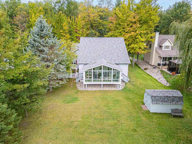 4636 W Salisbury Drive, Gladwin, MI 48624