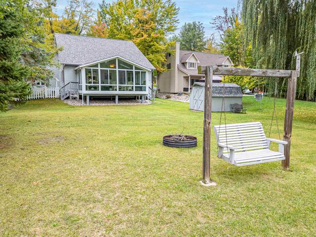 4636 W Salisbury Drive, Gladwin, MI 48624