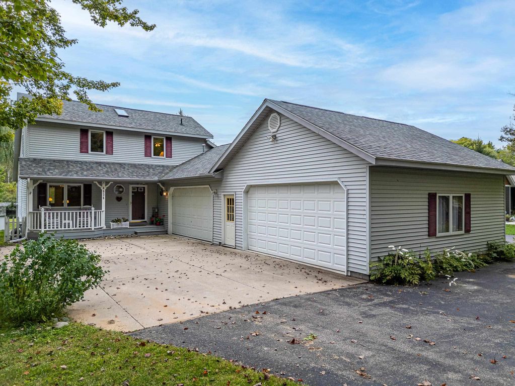 4636 W Salisbury Drive, Gladwin, MI 48624