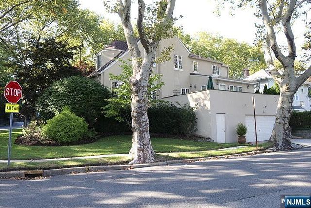 1014 Arcadian Way, Fort Lee, NJ 07024