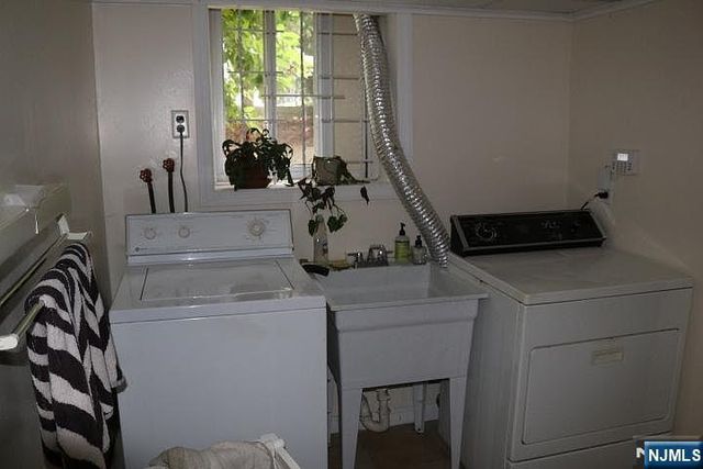1014 Arcadian Way, Fort Lee, NJ 07024