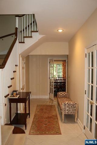 1014 Arcadian Way, Fort Lee, NJ 07024