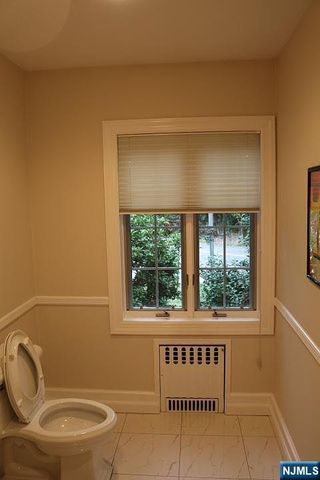 1014 Arcadian Way, Fort Lee, NJ 07024