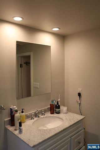 1014 Arcadian Way, Fort Lee, NJ 07024