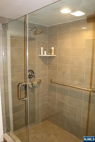 1014 Arcadian Way, Fort Lee, NJ 07024