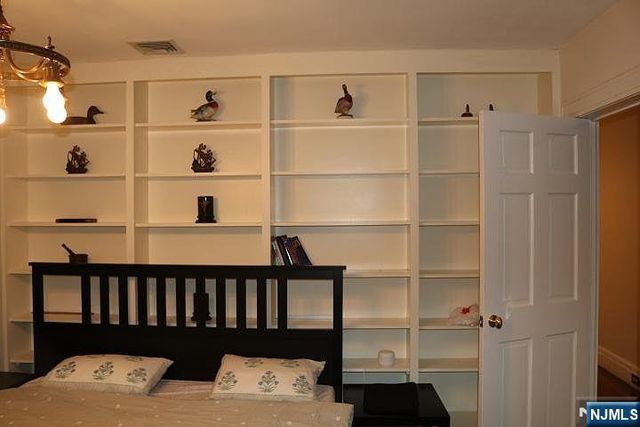1014 Arcadian Way, Fort Lee, NJ 07024