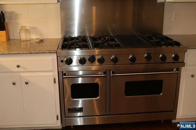 1014 Arcadian Way, Fort Lee, NJ 07024