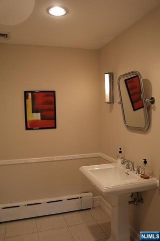 1014 Arcadian Way, Fort Lee, NJ 07024