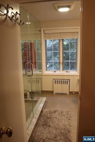 1014 Arcadian Way, Fort Lee, NJ 07024