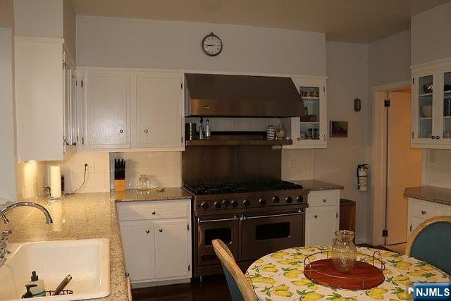 1014 Arcadian Way, Fort Lee, NJ 07024
