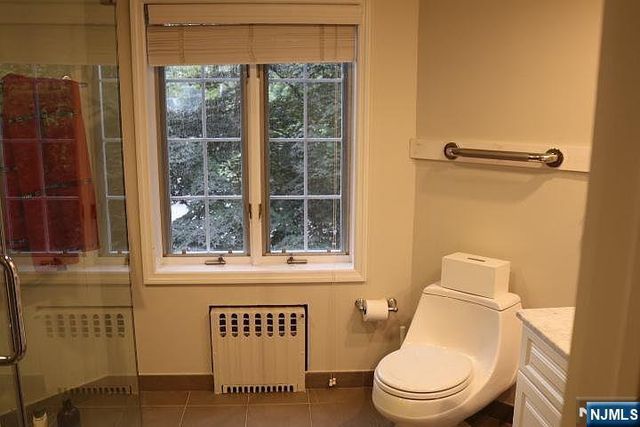 1014 Arcadian Way, Fort Lee, NJ 07024