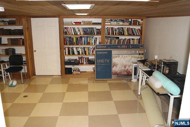 1014 Arcadian Way, Fort Lee, NJ 07024