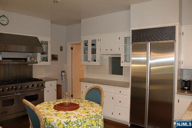 1014 Arcadian Way, Fort Lee, NJ 07024