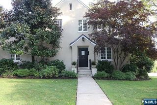 1014 Arcadian Way, Fort Lee, NJ 07024